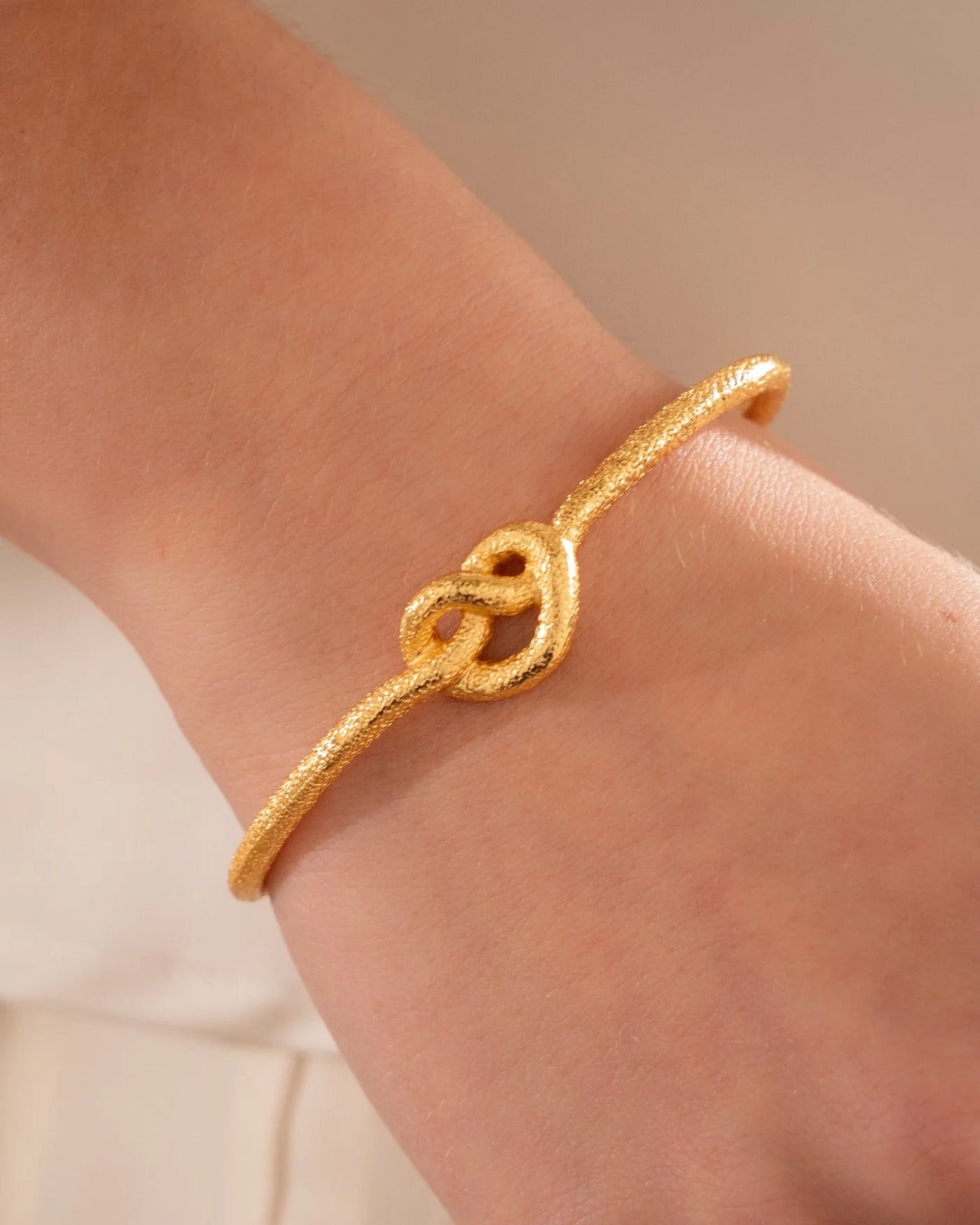 Textured Bow Heart Bracelet