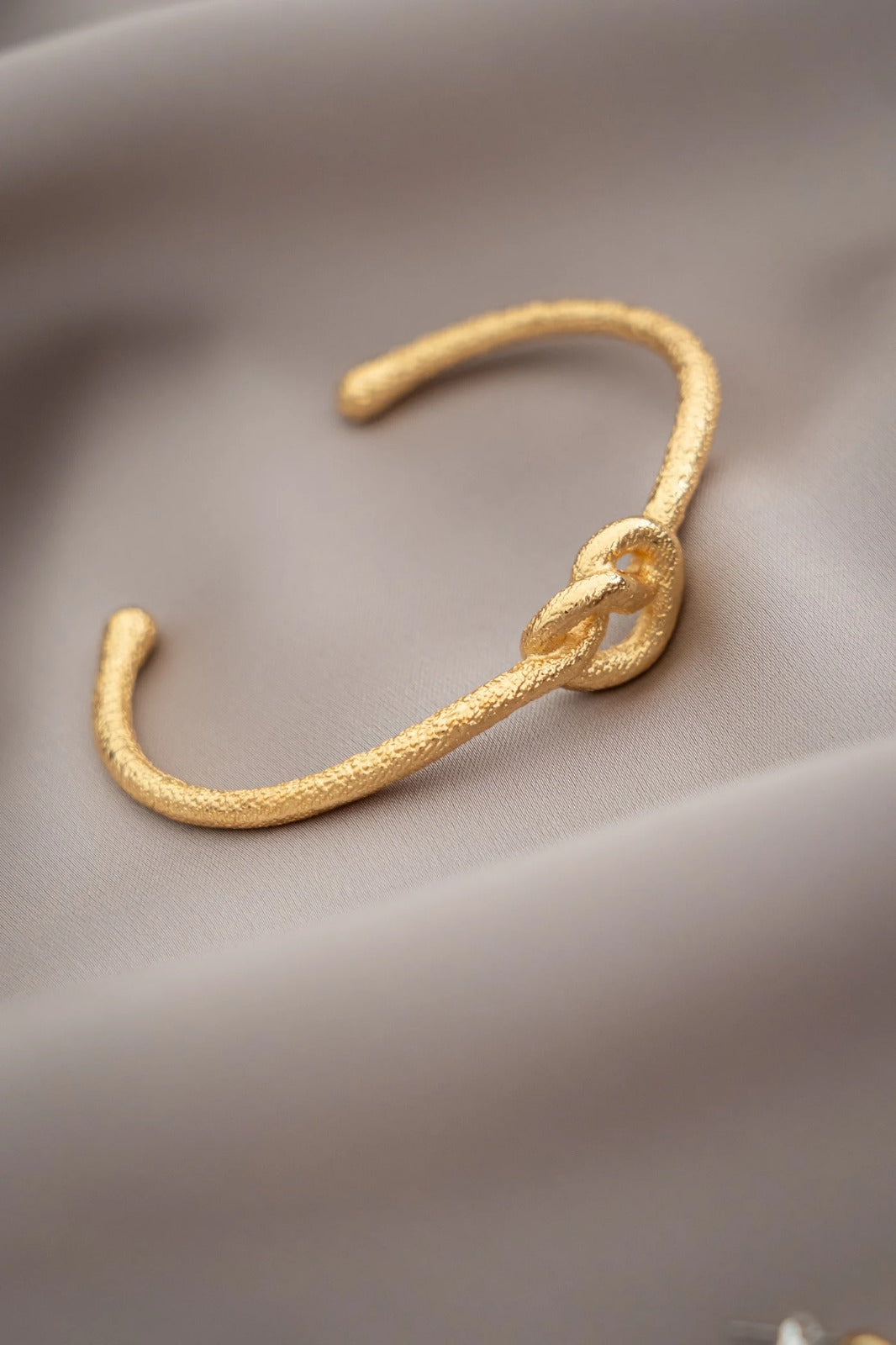 Textured Bow Heart Bracelet